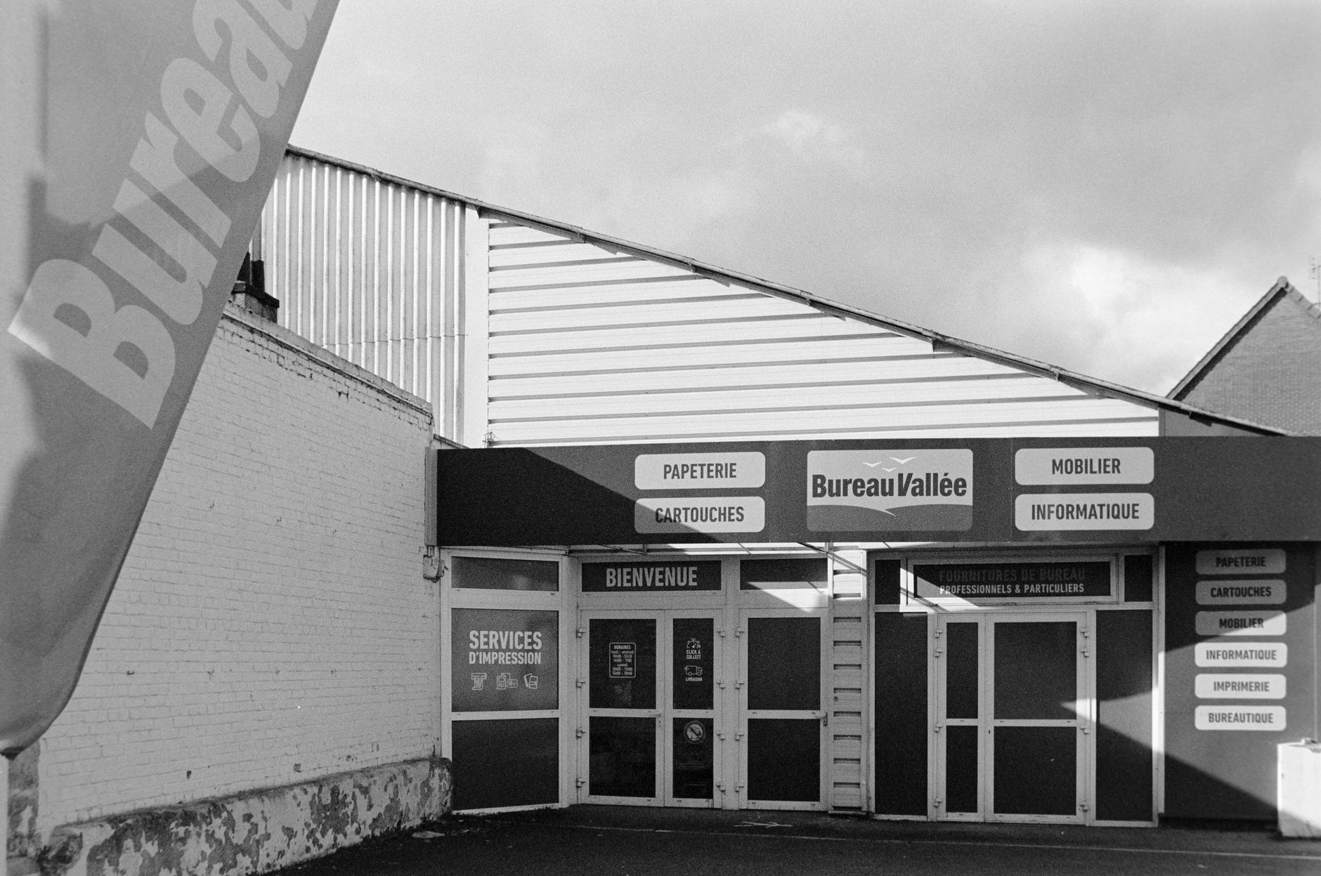 Comment une nouvelle vitrine peut transformer votre commerce à Montluçon ?