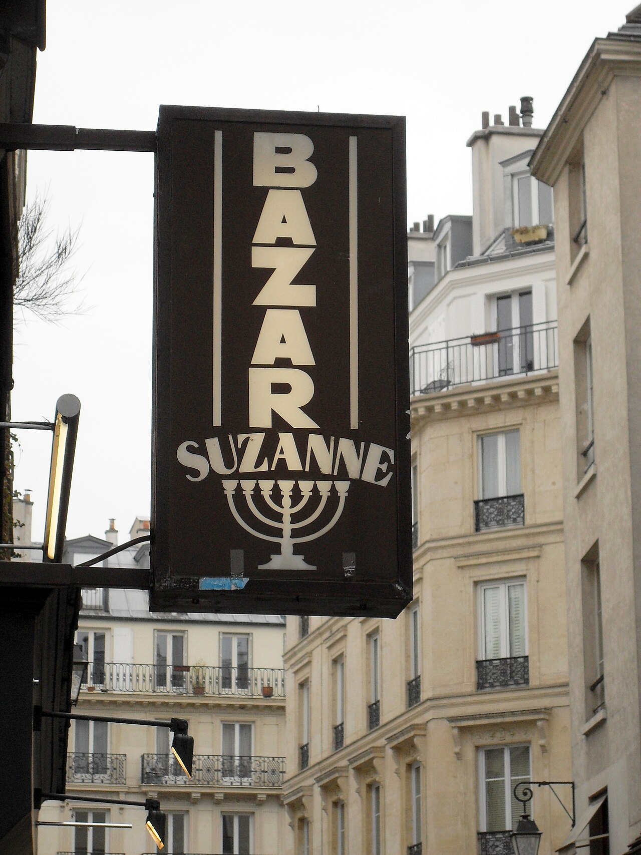 Enseigne posée sans autorisation : mise en demeure et sanctions