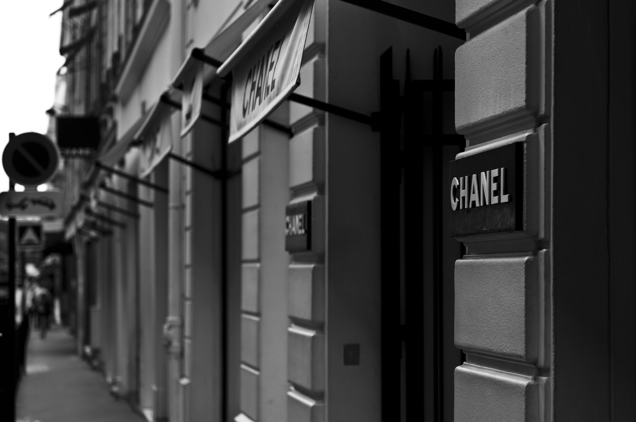 Façade de la boutique CHANEL au 31 rue Cambon à Paris, siège historique de la maison
