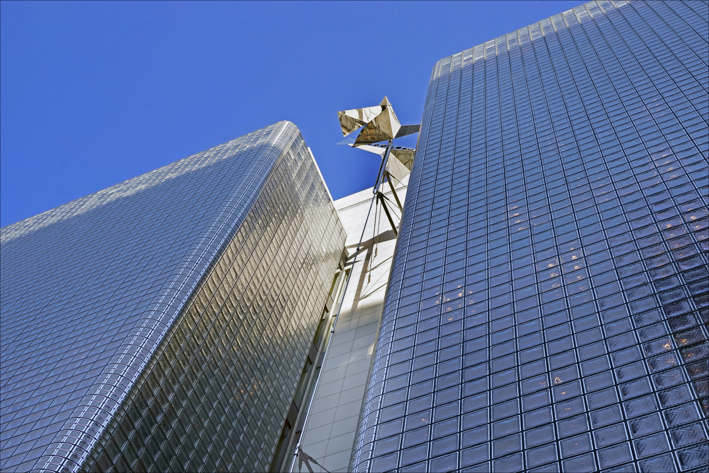 La Maison Hermès à Ginza, Tokyo, façade en blocs de verre signée Renzo Piano