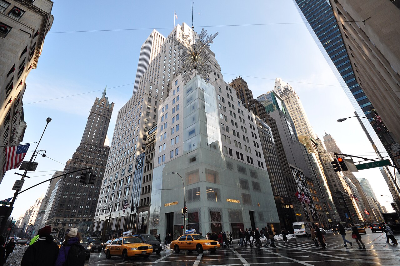 Façade à motif quadrillé de la boutique Louis Vuitton de New York
