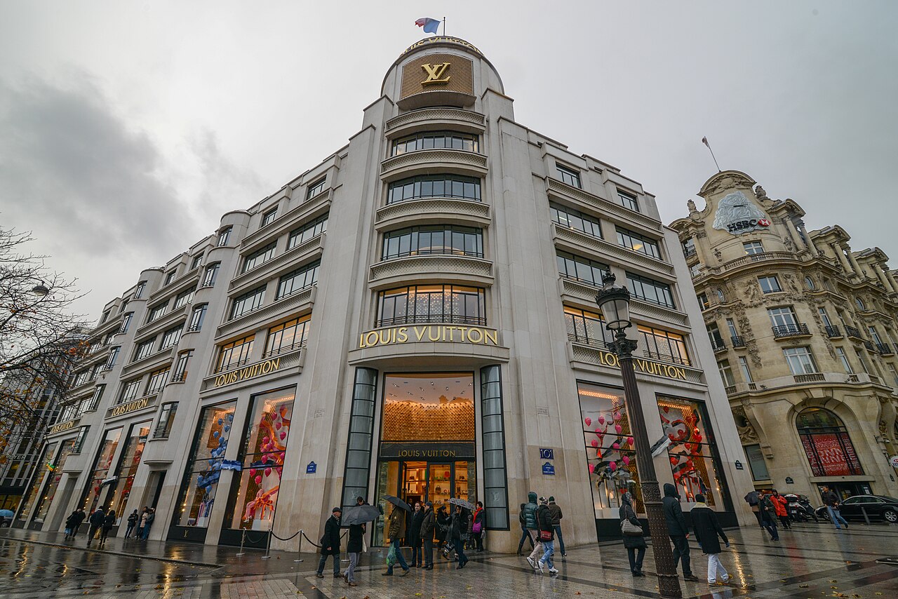 Boutique amirale Louis Vuitton avenue des Champs-Élysées à Paris