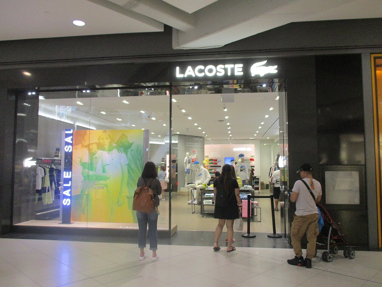 Boutique Lacoste au centre commercial Eaton Centre, Toronto