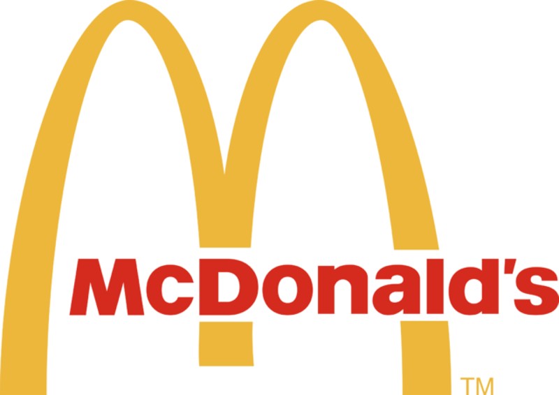 Logo McDonalds de 1968 avec le sigle M stylisé, étape de standardisation