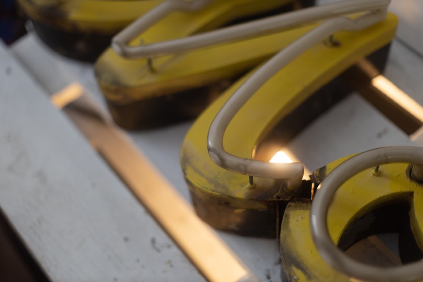 Néon personnalisé : LED ou verre, prix et délais