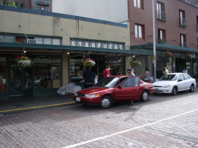 Facade de la boutique originale Starbucks au marche de Pike Place a Seattle