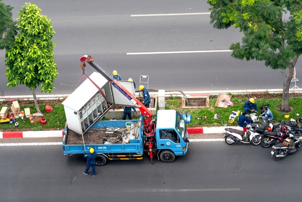 Camion avec nacelle pour intervention et installation en hauteur