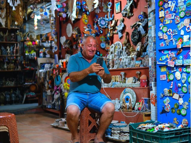 Comment attirer des clients sur Facebook quand on tient un commerce de
