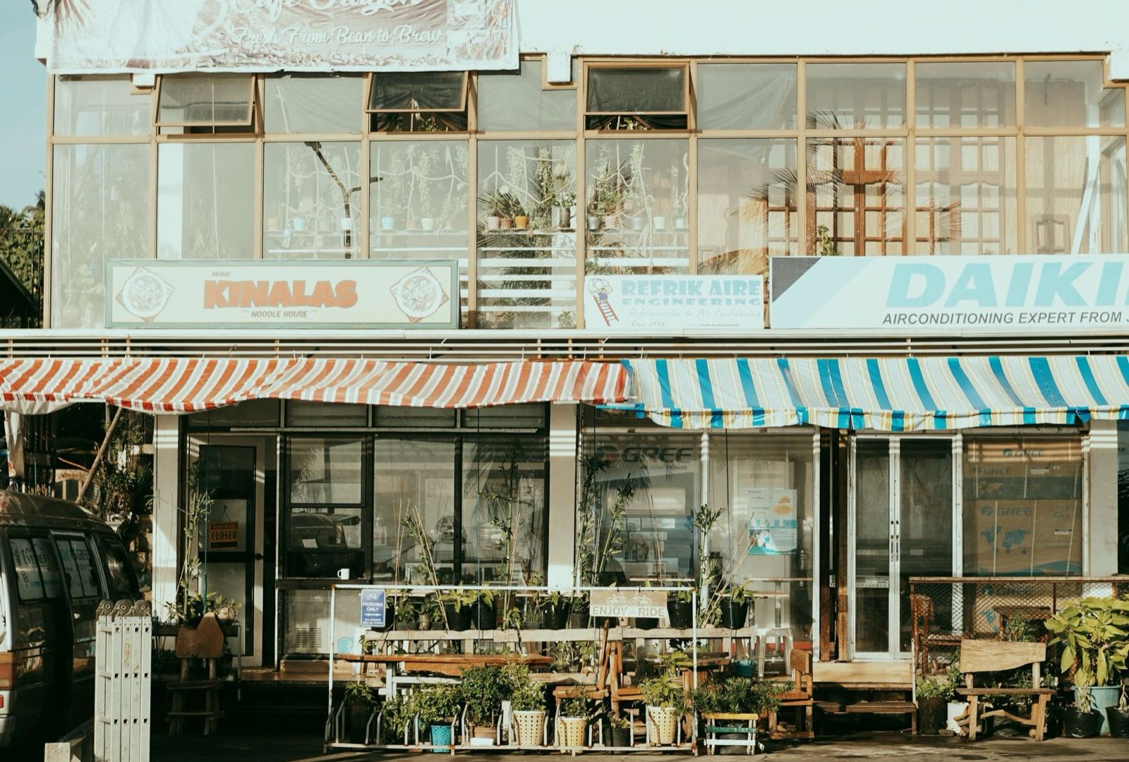 Bâche d'enseigne : quel budget prévoir pour une façade visible