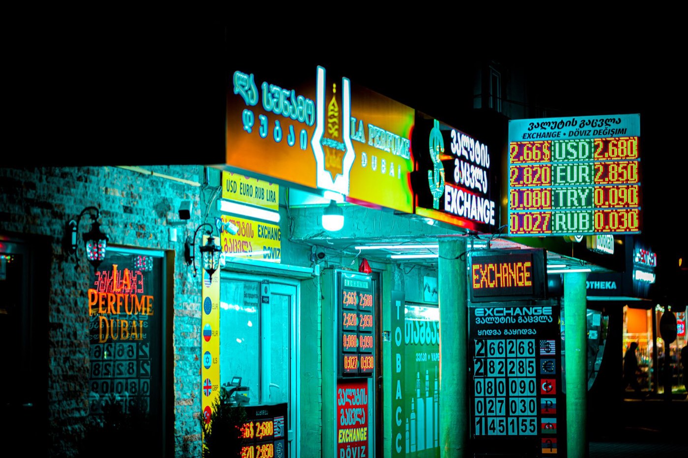 Couleurs d'enseigne : contraste, lisibilité et choix