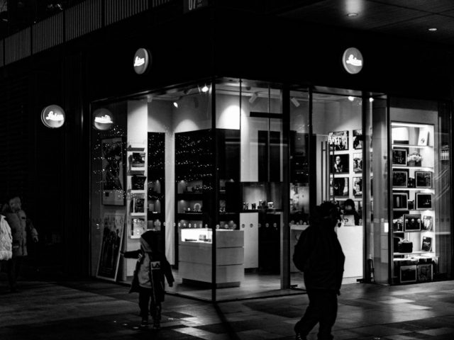 Fiche Google et vitrine : le duo qui fait entrer le client