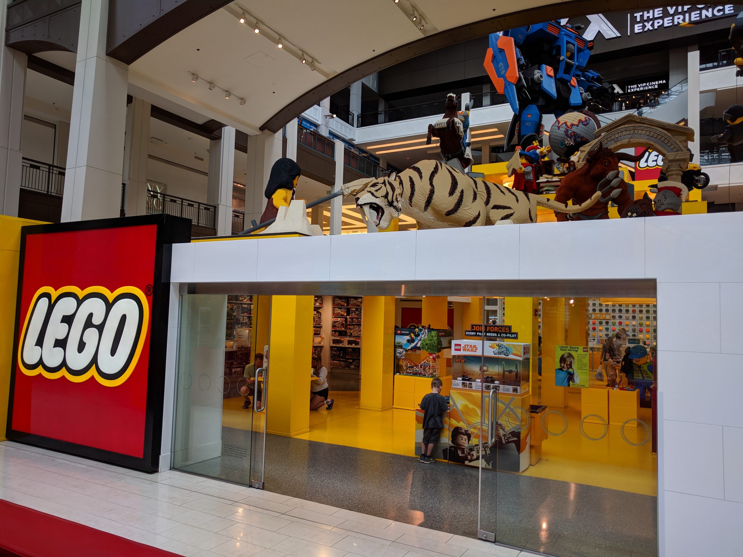 Façade et enseigne du LEGO Store au centre commercial Mall of America, aux États-Unis