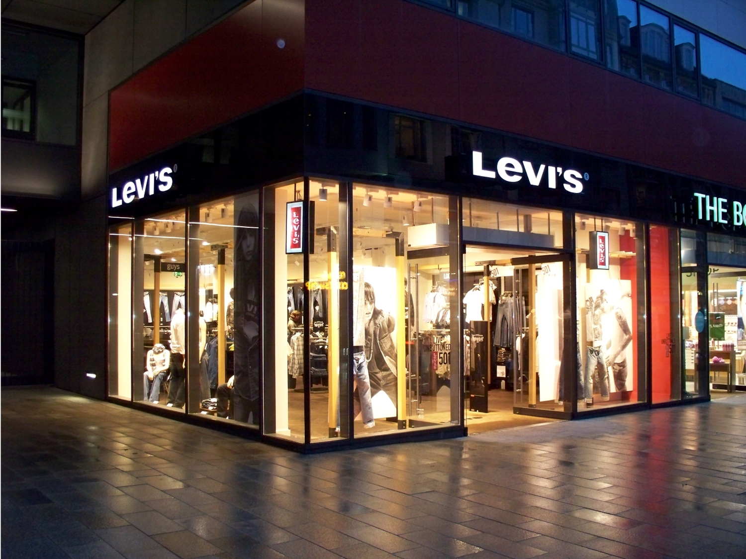 Façade d'un magasin Levi's à Leipzig avec enseigne de la marque