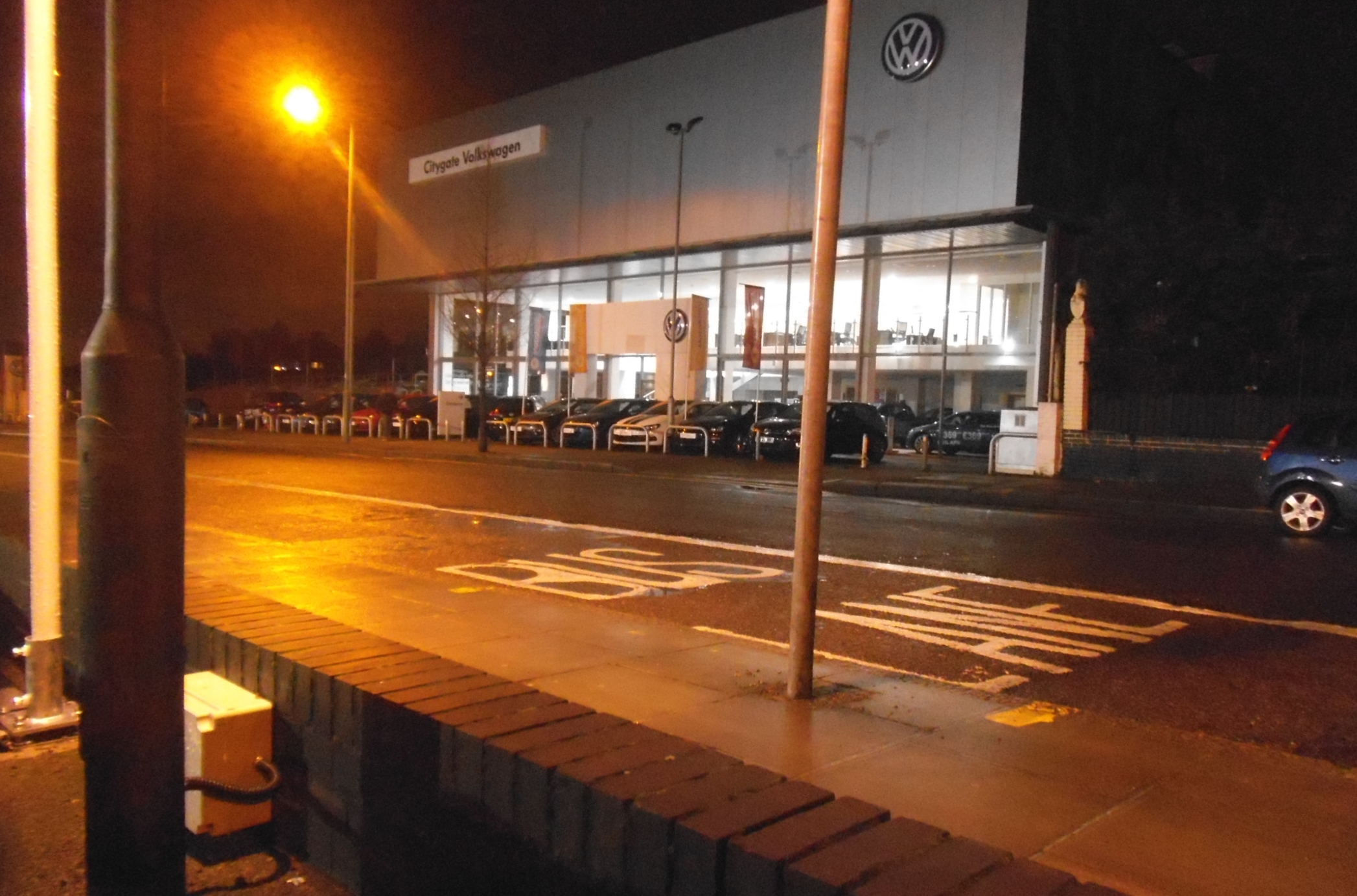 Bâtiment et enseigne d'une concession Volkswagen (Citygate Volkswagen, The Hyde, Royaume-Uni)
