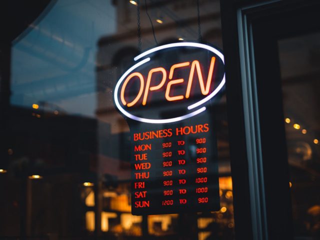 Logiciel affichage dynamique : ce qu'il faut vérifier avant de l'insta
