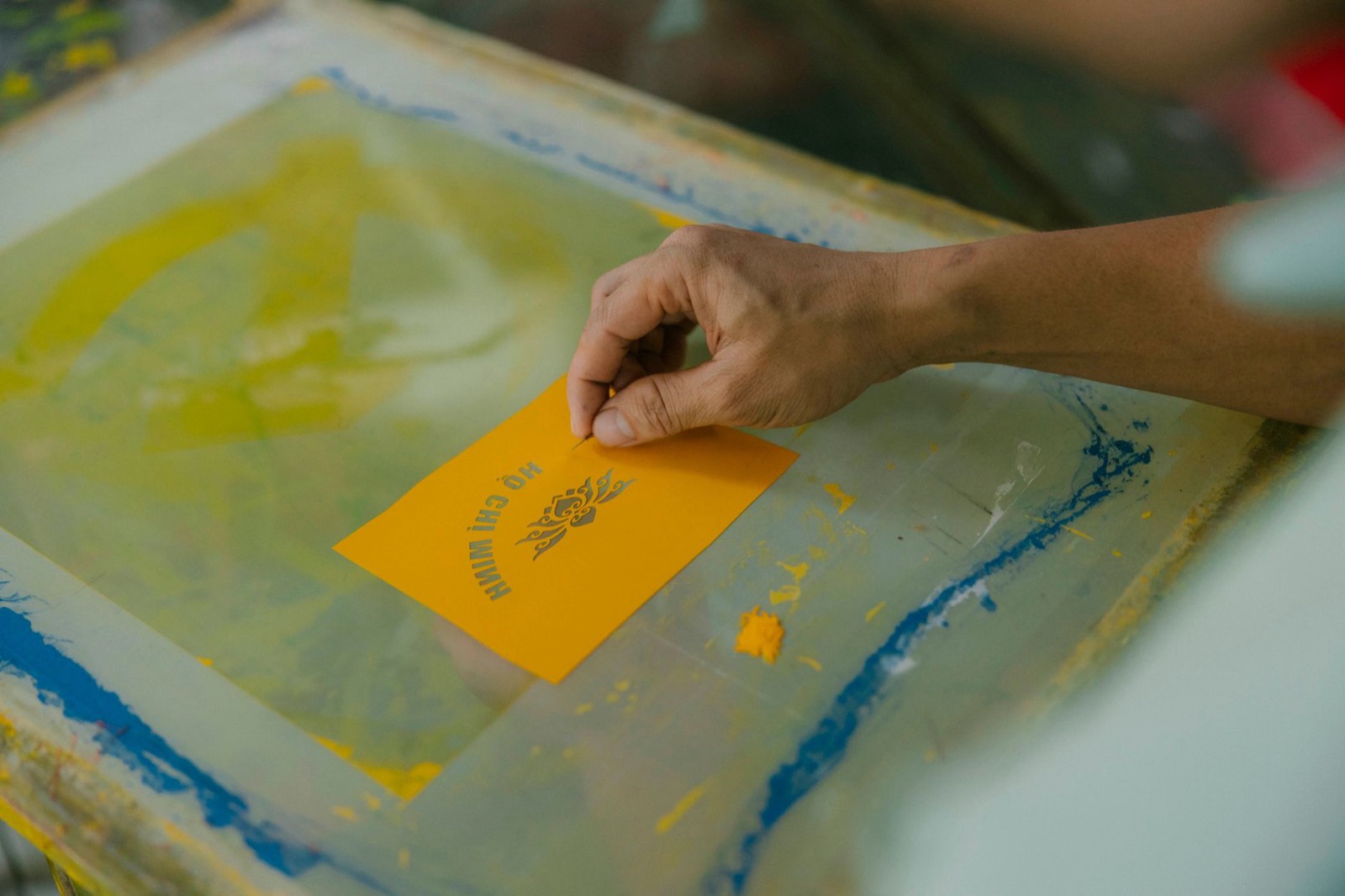 petite série d'objets publicitaires en cours d'impression pour un commerce local