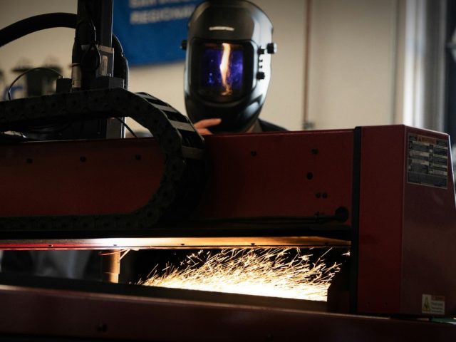 Soudure laser portable : ce qu'elle change pour vos lettres inox