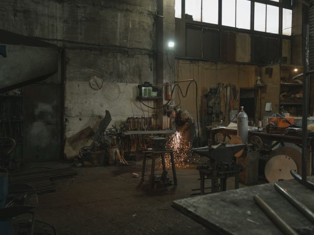 Soudure laser prix enseigne : ce que couvre réellement le devis