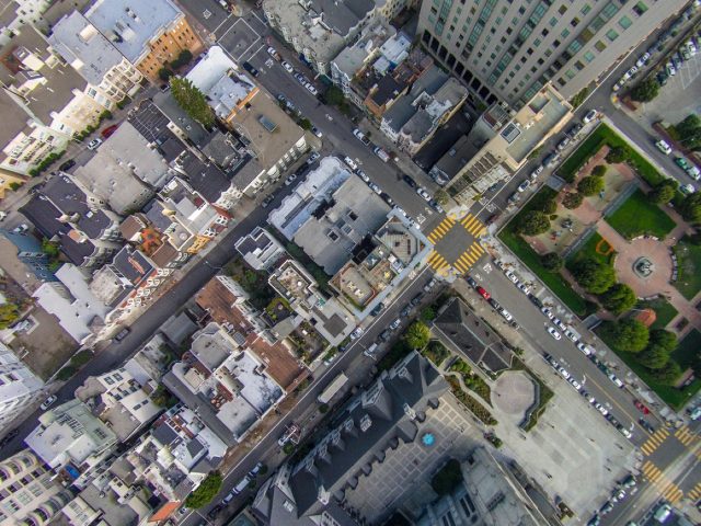Vidéo drone pour un commerce : que demander avant de signer